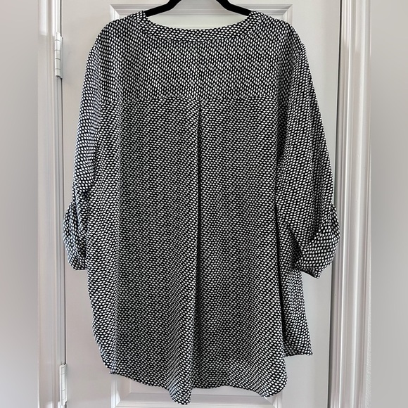 Black and White Geometric Patterned Blouse - Picture 6 of 6